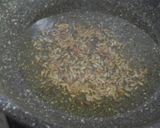 A picture of step 1 of Momo chutney.