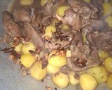 Foto langkah ke 4 dari resep Semur Kentang Hati Ayam.