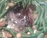 A picture of step 5 of Green Beans and Sausage in a Sauce.