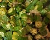 A picture of step 2 of Bhindi da pyaza.