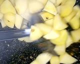 A picture of step 5 of Aloo Palak.