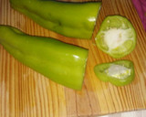 Foto del paso 1 de la receta: Ajíes Rellenos de Carne y Queso Danés