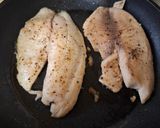 Foto del paso 4 de la receta: Filete de pescado con salsa de aguacate
