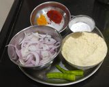 A picture of step 1 of Crunchy Onion Pakode.