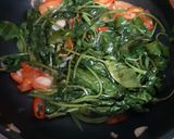 Foto langkah ke 2 dari resep Tumis Kangkung Ala Restoran.