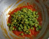 A picture of step 5 of Green peas curry.