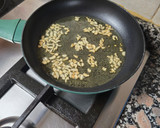 Foto del paso 2 de la receta: Provolone con gambas al ajillo
