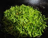 Foto langkah ke 4 dari resep Bakmi Goreng Kangkung.