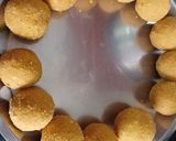 बेसन और गोंद के लडू (Besan aur gond ke laddu recipe in hindi) रेसिपी चरण 3 फोटो