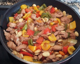 Foto del paso 7 de la receta: Pollo con verduras y almendras
