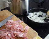 Foto del paso 3 de la receta: Brócoli gratinado al horno con bacon, cebolla y bechamel