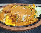 A picture of step 8 of Grilled paneer sizzler with Makhni sauce.