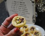 A picture of step 15 of Raisins-Pistachio Baklava.
