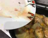 Foto del paso 5 de la receta: Muslos de pollo en salsa de cebolla y ajo