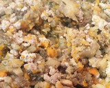 Foto del paso 2 de la receta: Berenjenas rellenas de verduras y carne picada de pollo