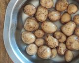 A picture of step 1 of Dum Aloo.
