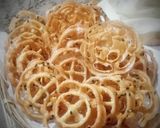 Foto langkah ke 5 dari resep Kembang Goyang.