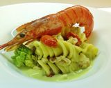 Foto del passaggio 8 della ricetta Fusilloni con gamberi, calamari e crema di cavolfiore romanesco