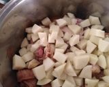 Foto del paso 3 de la receta: Guisado de guajillo con carne de puerco, piña y papas