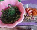Foto langkah ke 2 dari resep Sayur Bening Kelor & Wortel.