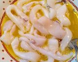 Foto langkah ke 2 dari resep (Seri Seafood) Cumi tepung saos telur asin.