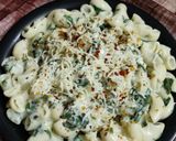 A picture of step 10 of White sauce pasta with garlic & spinach twist.