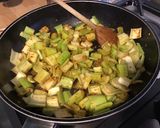Une image de l'étape 5 de Courgettes et céleri branche aux épices indiennes,ciboulette et citron.