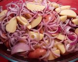 Foto del paso 5 de la receta Patatas orgánicas al horno con cebolla roja y pinchos morunos