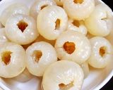 Hình bước làm 1 của món Chè Trái Vải Hạt Sen