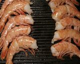 A picture of step 5 of Grilled prawns and zucchine.
