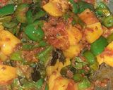 A picture of step 4 of Capsicum Potato dry sabzi.
