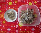 Foto del passaggio 4 della ricetta Tagliolini neri alle vongole