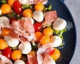 Une image de l'étape 4 de Salade Billes de Melon Serano.