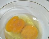 Foto langkah ke 4 dari resep Menu Sarapan - Roti isi Kornet dan Telur.