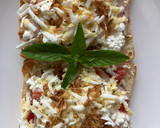 Foto del paso 6 de la receta: Tostada con lomo adobado, queso cottage, tomate, huevo cocido y cebolla frita