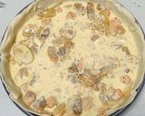 Foto del paso 4 de la receta: Quiche de salmón, cebolla y champiñón