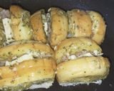 Foto langkah ke 2 dari resep Korean Garlic Cheese Bread.