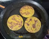 A picture of step 9 of Bajra Methi Bhakhri (Pearl Millet Flour Methi Bhakhri).