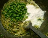 A picture of step 9 of Methi matar malai.