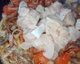 صورة لخطوة 3 من وصفة شاورما بالبصل والطماطم😋🥘