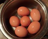 Foto del passaggio 1 della ricetta Uova Ripiene Keto al Tonno e Alici 🥚🐠🐟