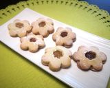 Foto del passaggio 6 della ricetta Frollini con marmellata