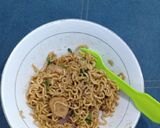 Foto langkah ke 5 dari resep Mie Goreng Kangkung Saos tiram.