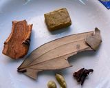 صورة لخطوة 2 من وصفة رز الدجاج بالزعفران بقدر الضغط