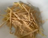 Gambar langkah 2 resipi Halia muda goreng.