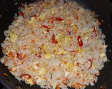 Foto langkah ke 4 dari resep Nasi goreng simpel.