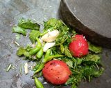 A picture of step 2 of Hari Chutney.