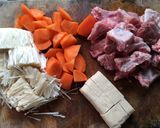 รูปขั้นตอนการทำที่ 1 ของ ซี่โครงซุปไก่สกัดตุ๋นยาจีน(เครื่องยาจีนแบบปีนัง)