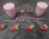 A picture of step 3 of Strawberry Thick Shake.