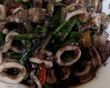 Foto langkah ke 6 dari resep Cumi hitam kacang panjang.